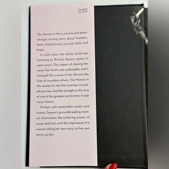 ✨ Britney Spears The Woman in Me book - Picture 6 of 8